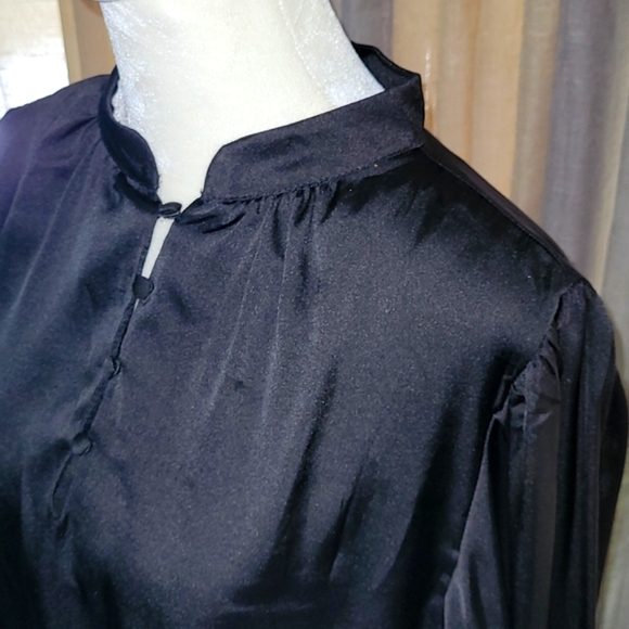 🖤VINCE CAMUTO SILKY LONG SLEEVE BLACK BLOUSE, SIZE LARGE - Picture 2 of 10
